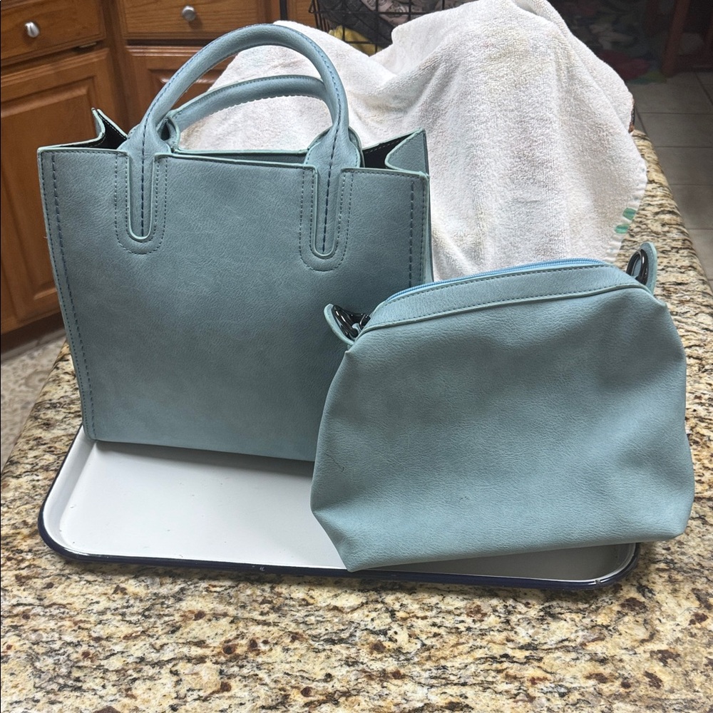 Vogue Chic Women's Tote with Snap In Pouch in Light Blue